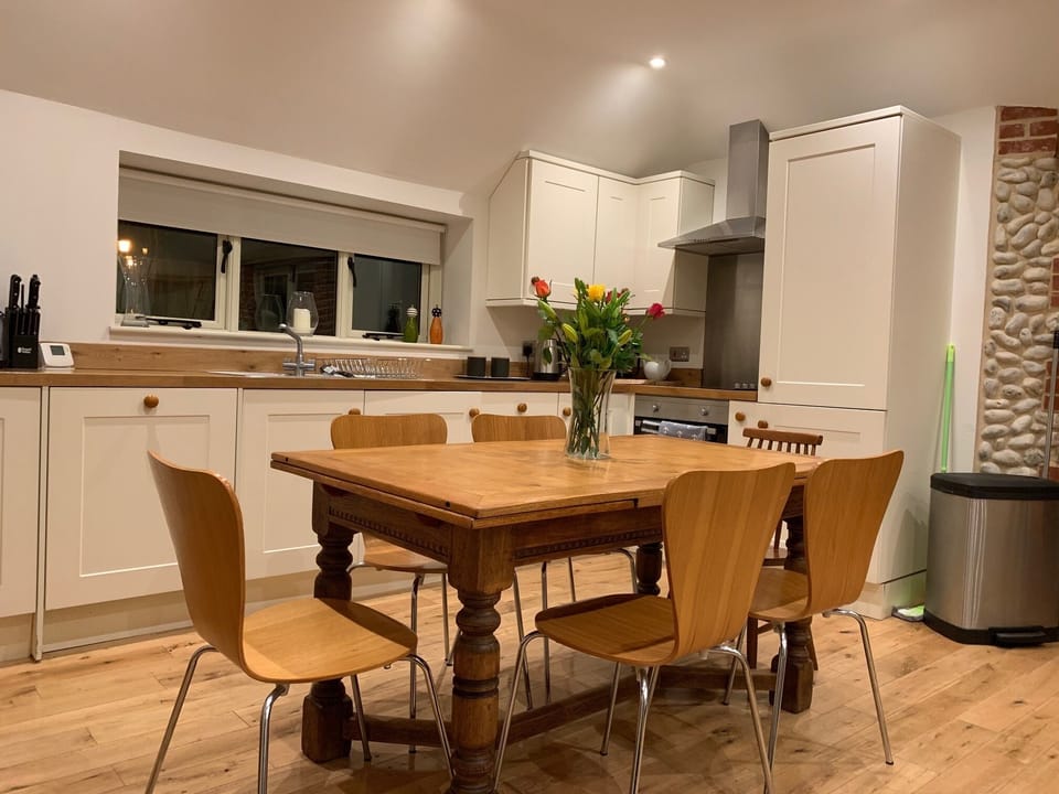 Kitchen Dining Area