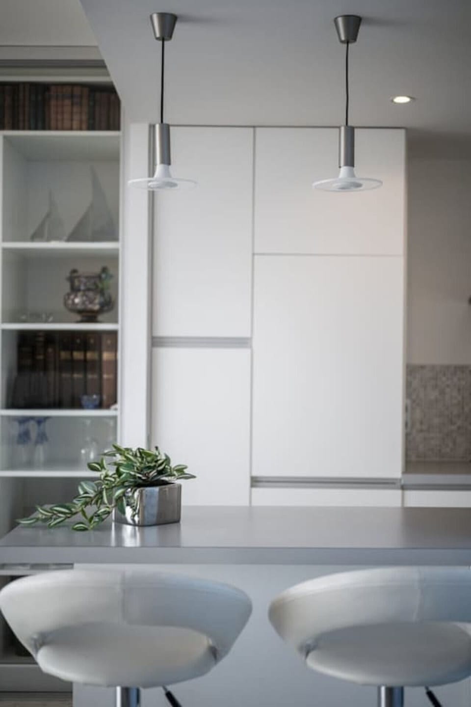 Intérieur chic avec un design élégant et une décoration soigneusement choisie.