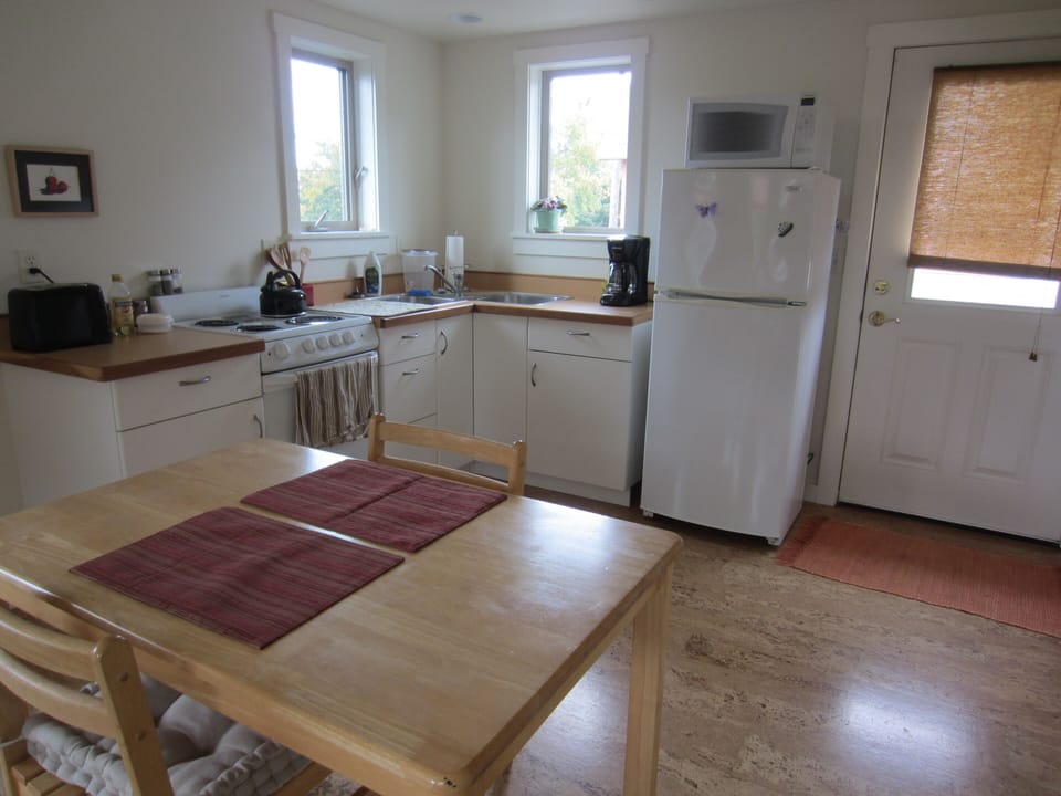 Kitchen comes with basics, plates, glasses, cutlery, knives, salad spinner. 