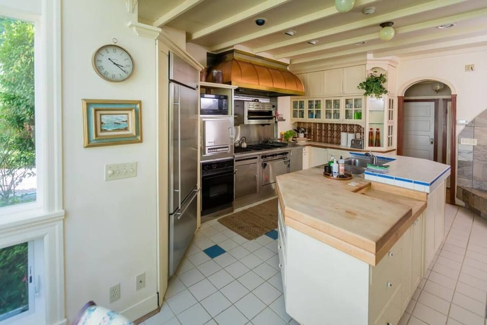 Chef's kitchen