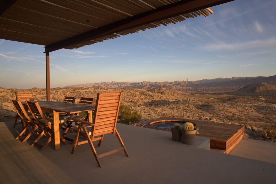 Outdoor Dining area with 180 Degree view