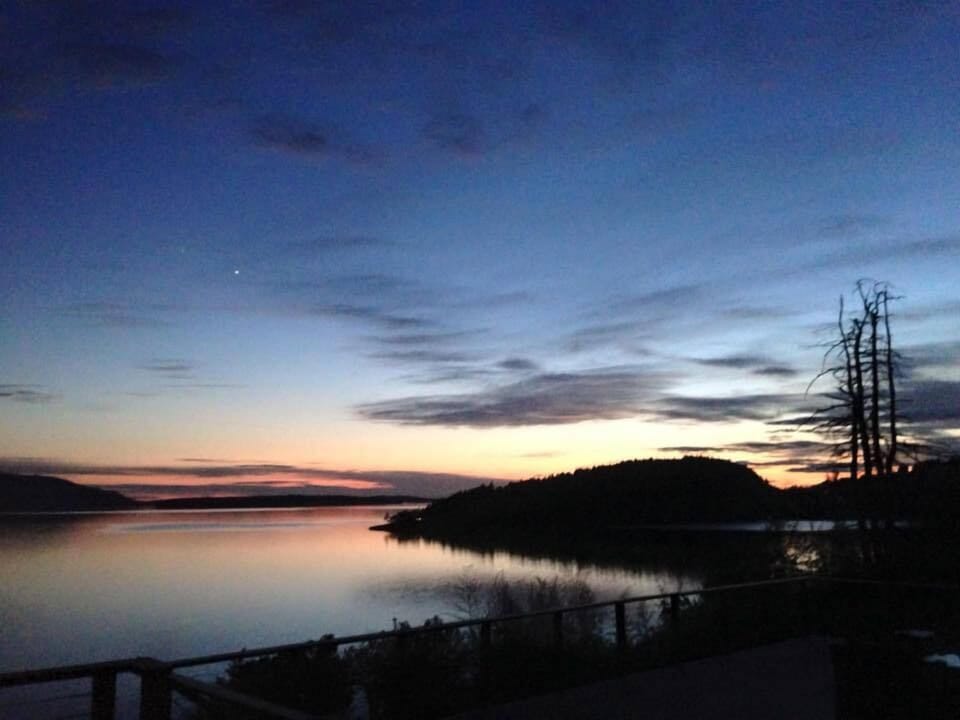 Jupiter on the rise in summer at 10:30 pm. Sweet dreams.