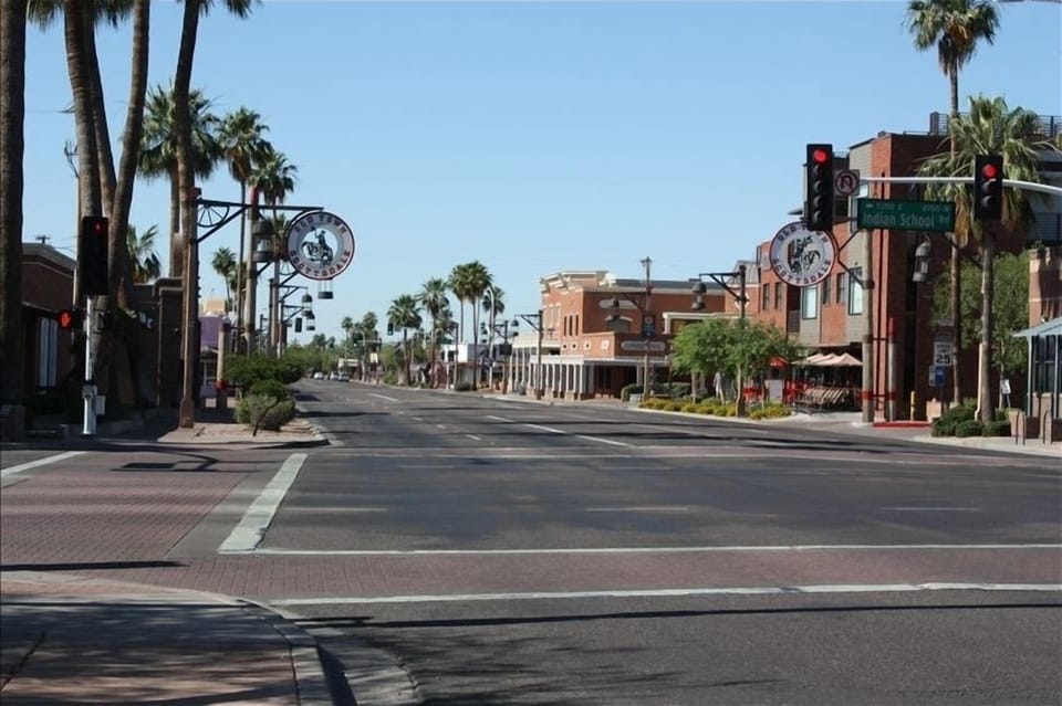 Walk to the restaurants & shops of Old Town
