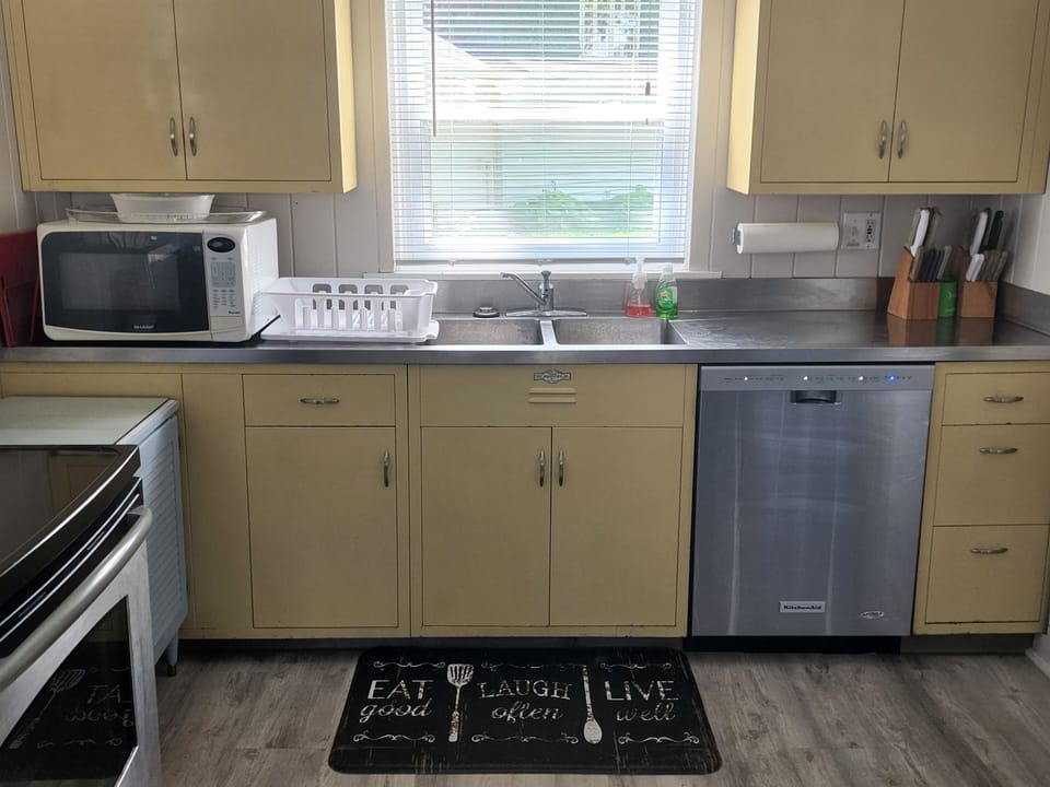 Kitchen pic 2