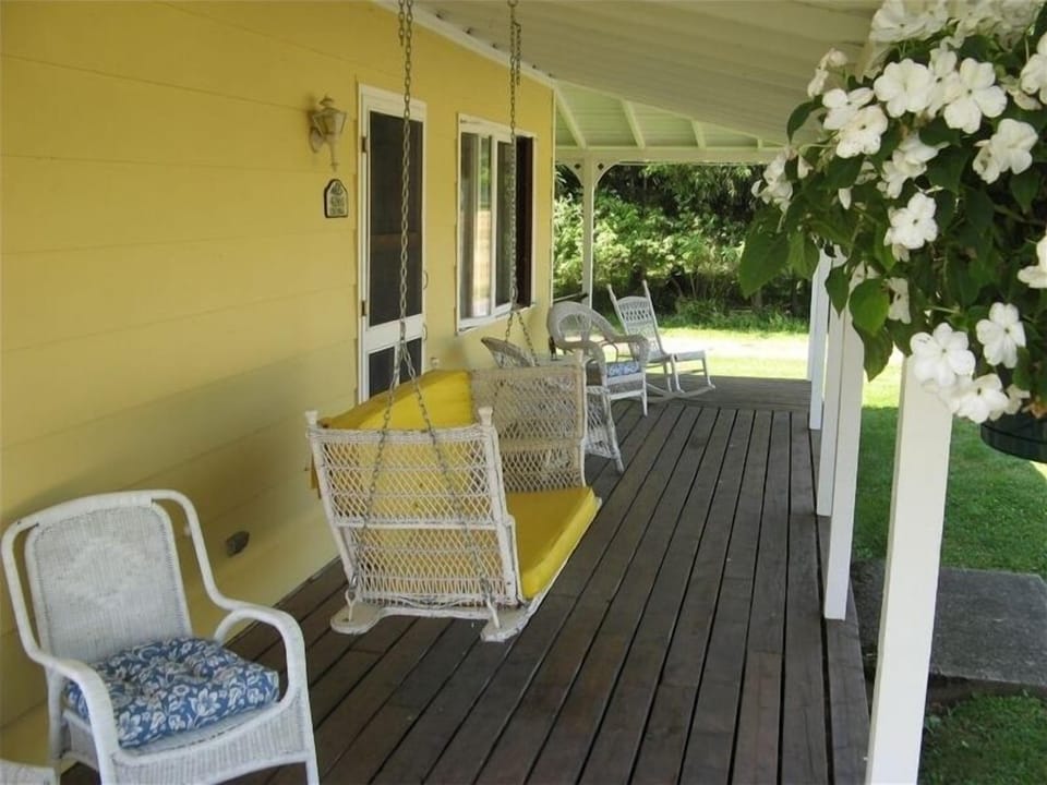 Scratch Pad front porch swing
