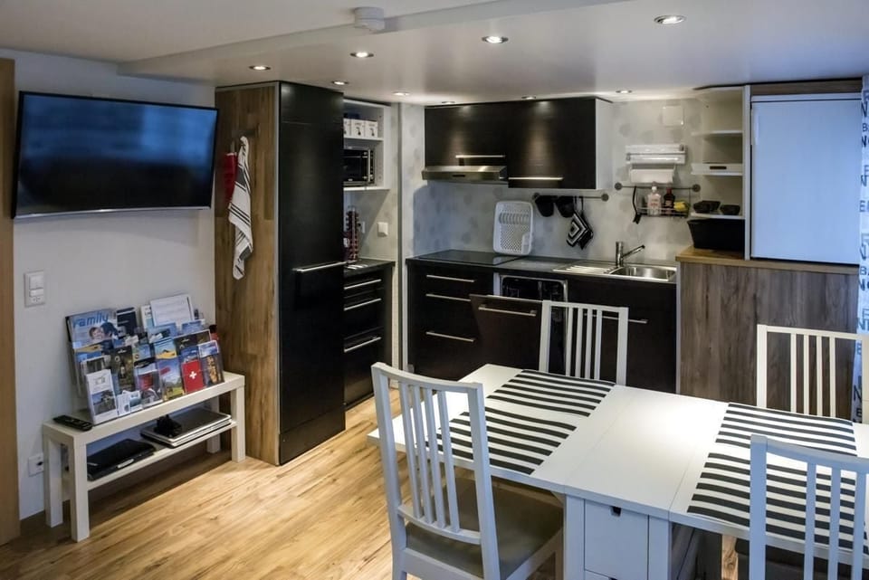 Studio: Overall view of the kitchen