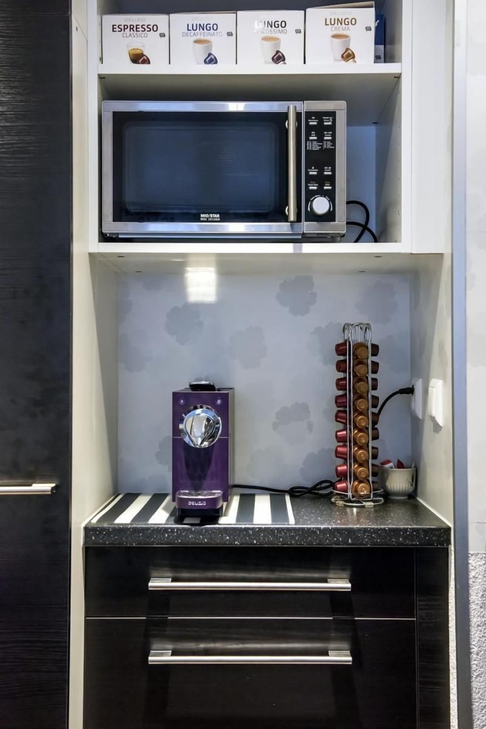 Studio: Coffee machine, oven with microwave, convection and grill