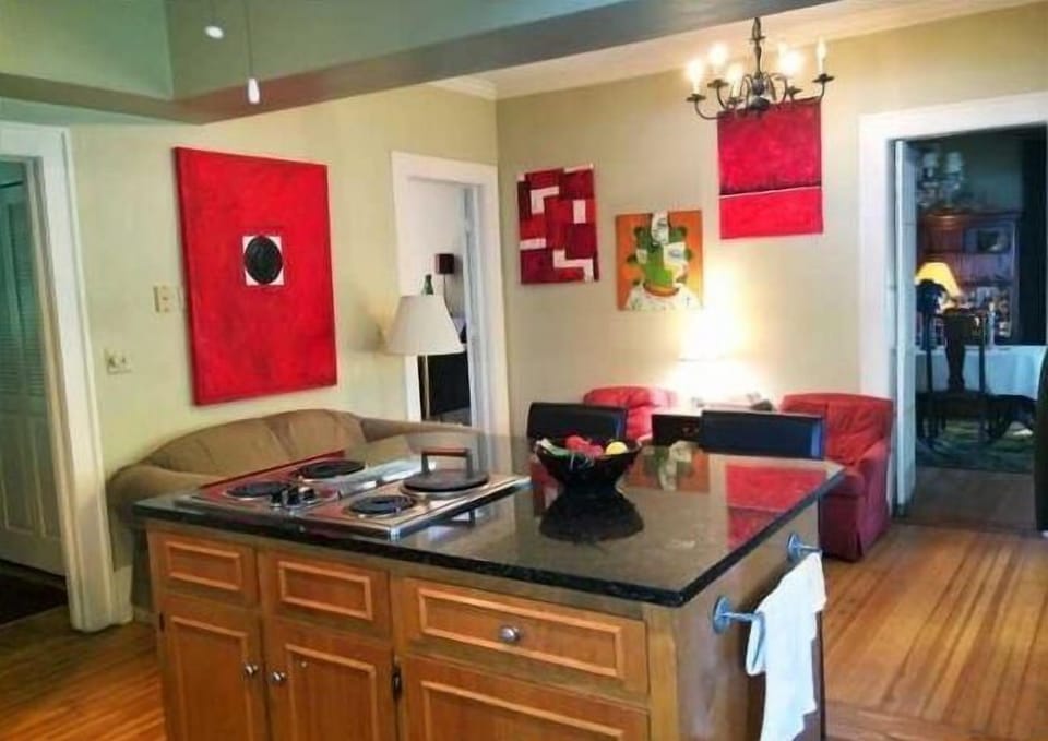 Kitchen sitting area
