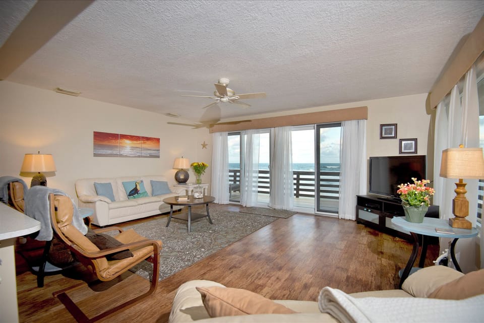 Crab Unit - Upstairs South - Living Room with Balcony access - OCEANFRONT!