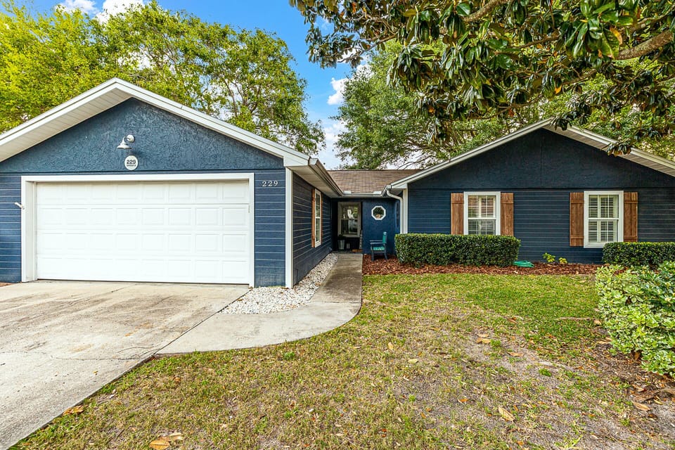 Coastal Dawgs Cottage welcomes you!