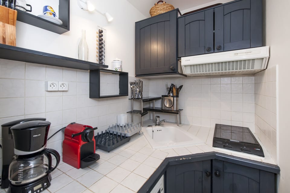 The kitchen, fully equipped