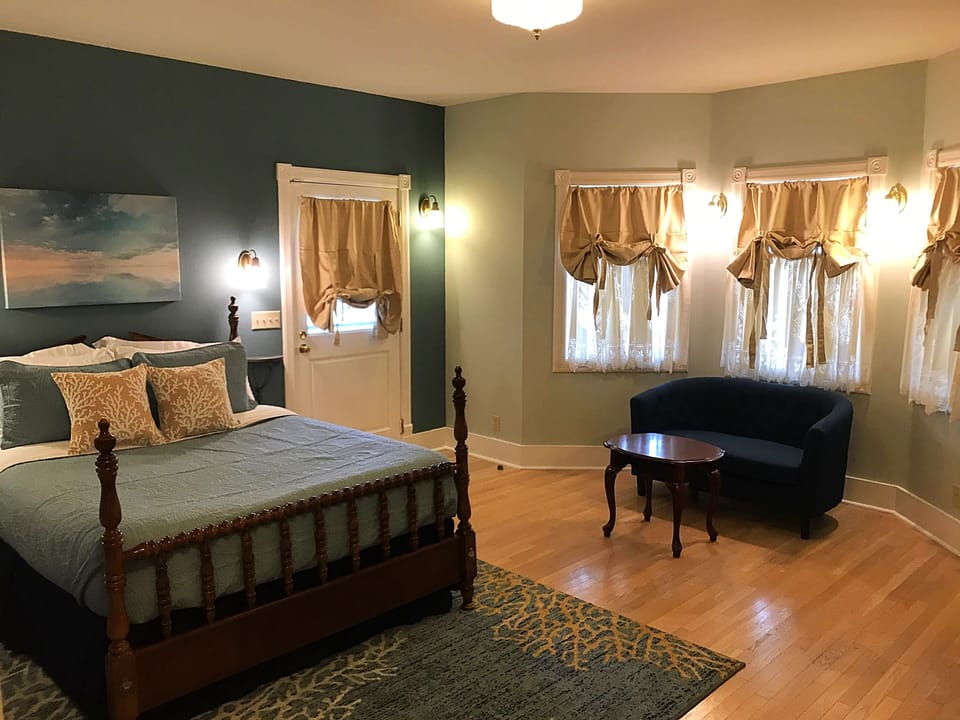 Suite1 is a charming Queen Suite w. full bathroom, views of the water and porch.