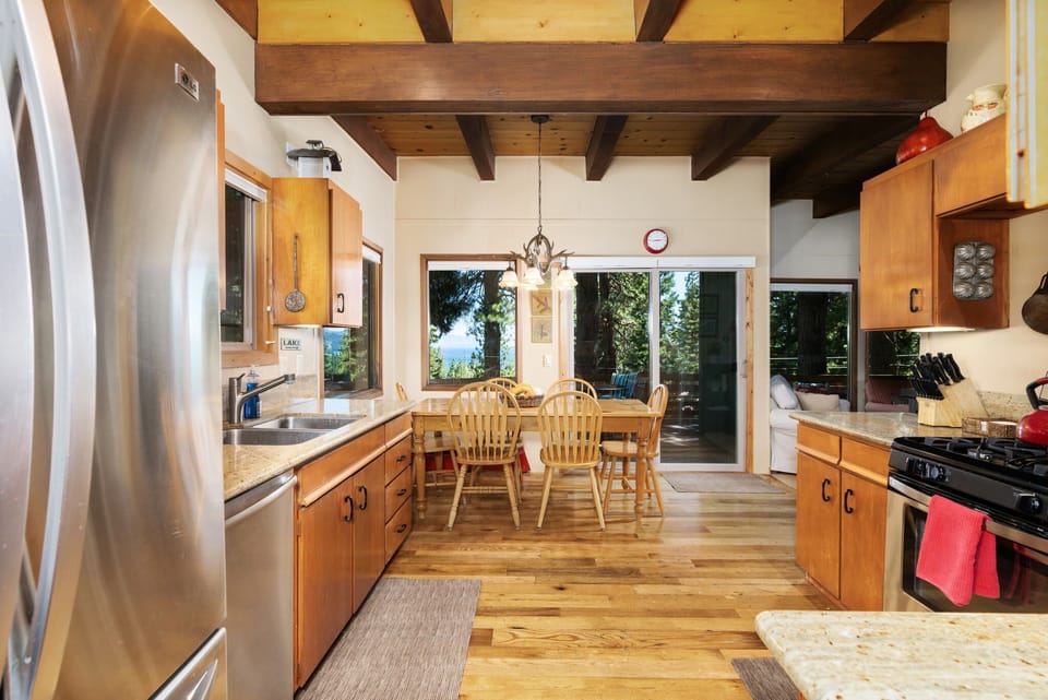 Entering the kitchen dining area from the foyer
