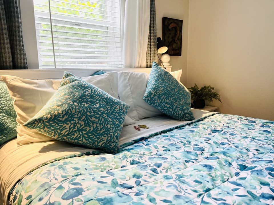 Peaceful private Queen bedroom with smart TV