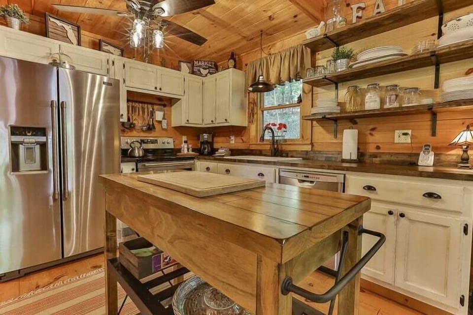 Island and counter space to prepare meals while you`re here