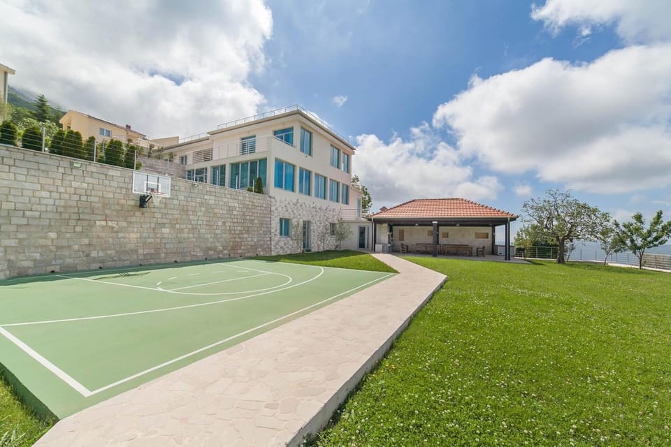 Sport court