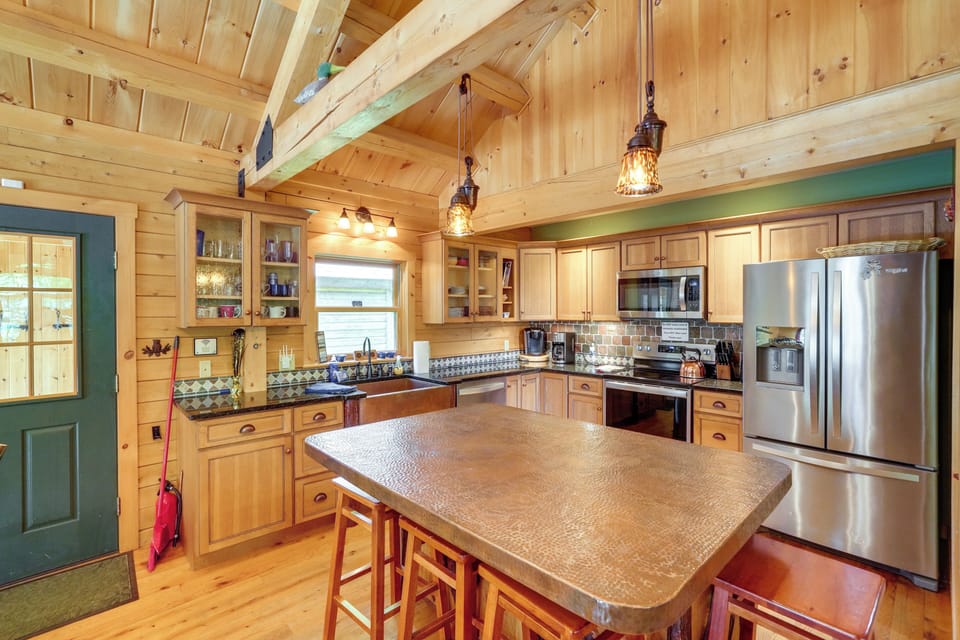 Kitchen | Cooking Basics | Coffee Maker | Paper Towels/Trash Bags Provided