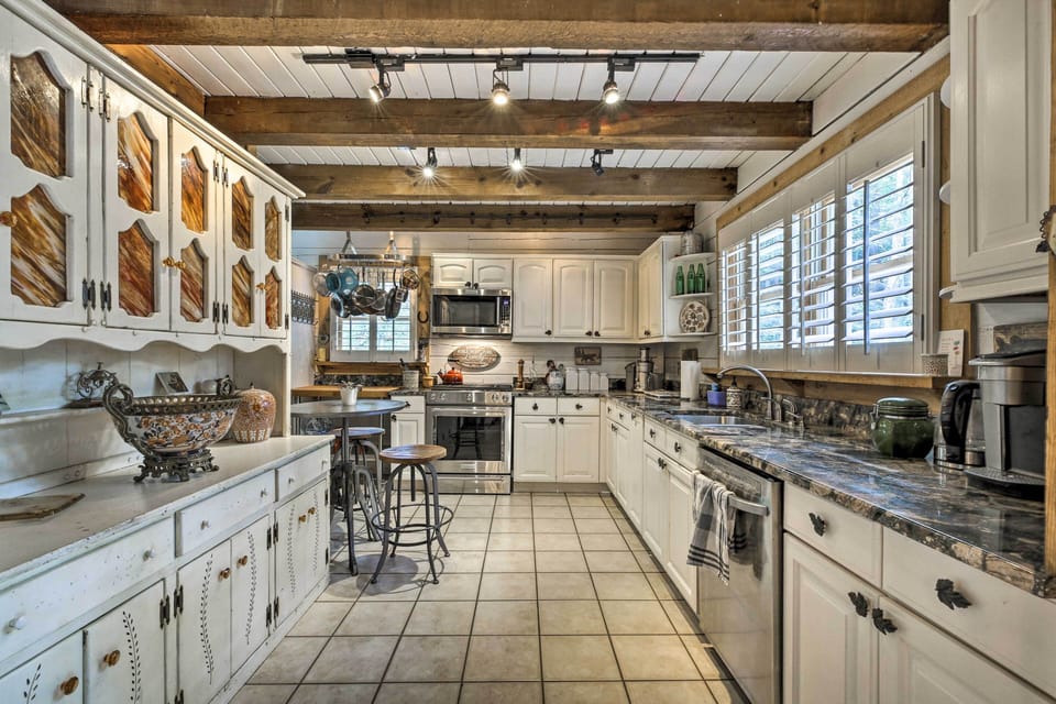 Kitchen | Fully Equipped