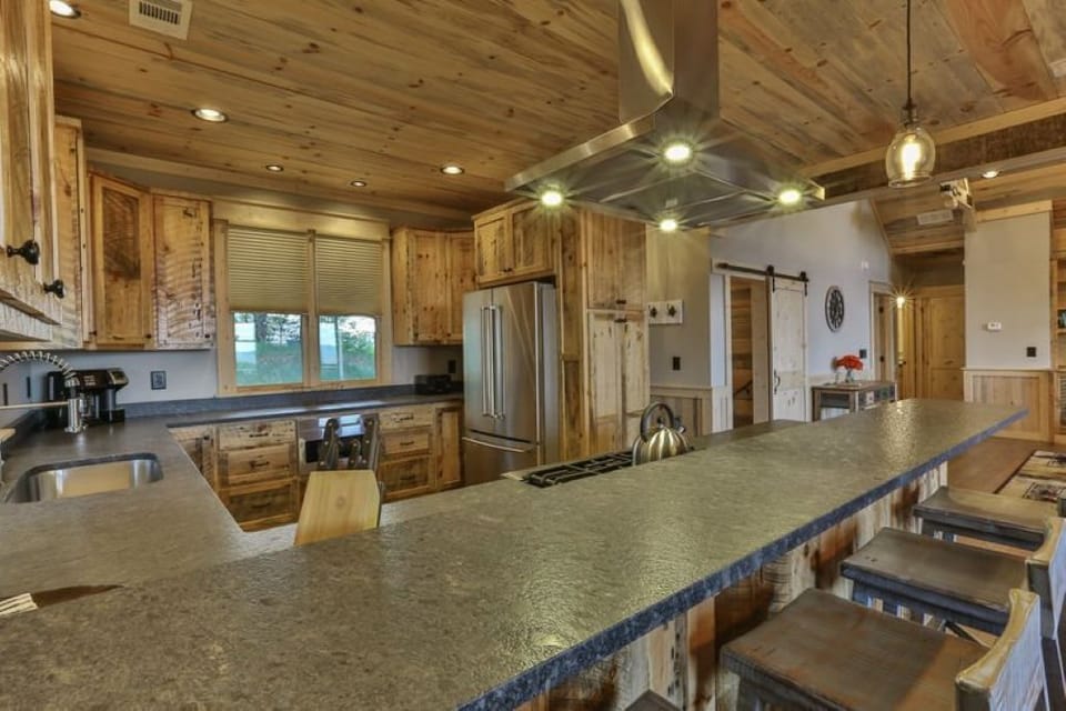 Spacious kitchen 