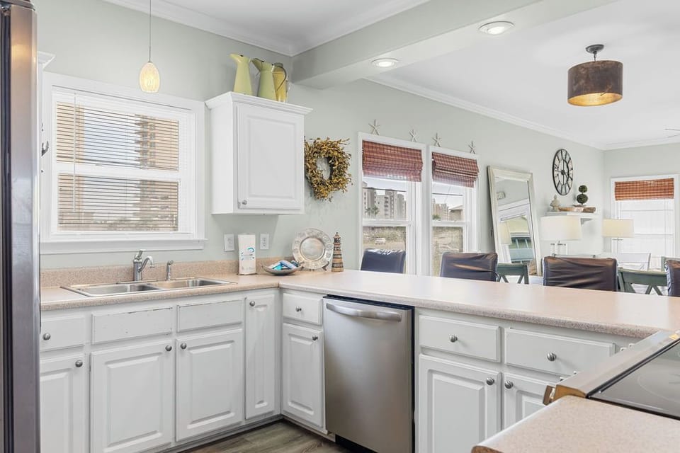 Kitchen - Preparing meals will be a breeze in this fully stocked kitchen which features stainless appliances and a large eat-in style bar with seating.