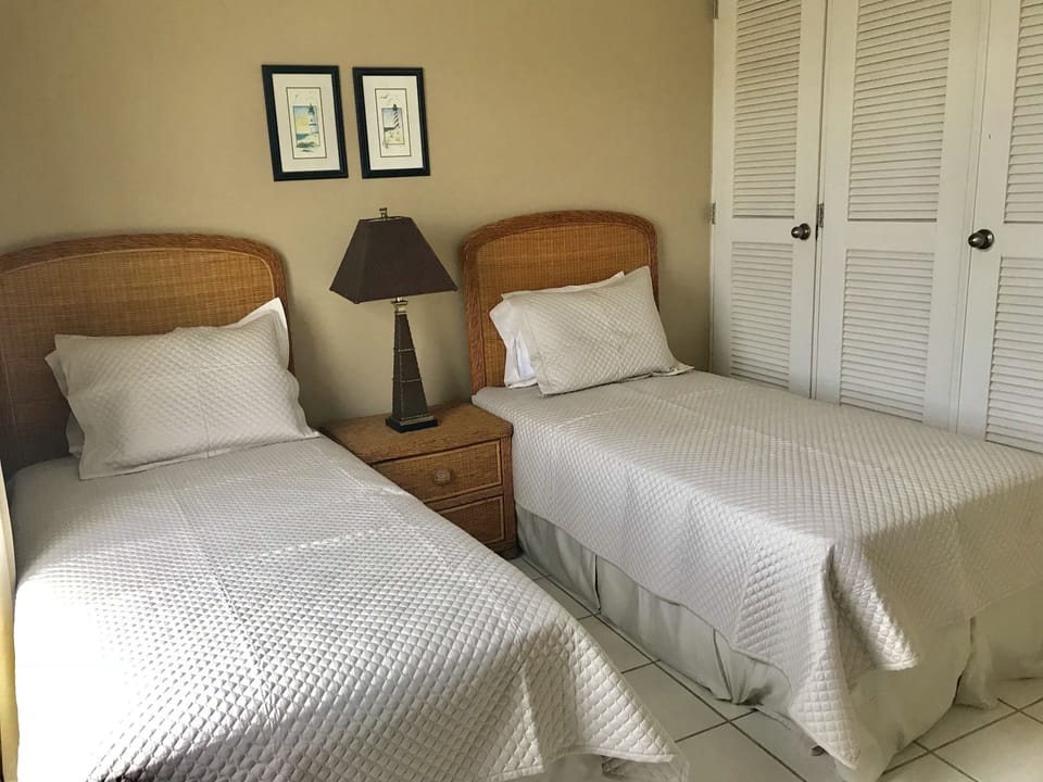 3d bedroom with huge terrace overlooking our parking and beach right behind