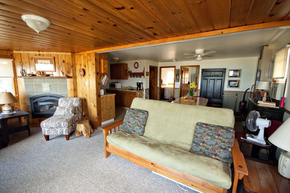 A relaxing cottage feel, includes a double futon for extra sleeping.