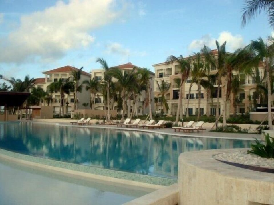 Aquamarina Buildings and AQM Pool