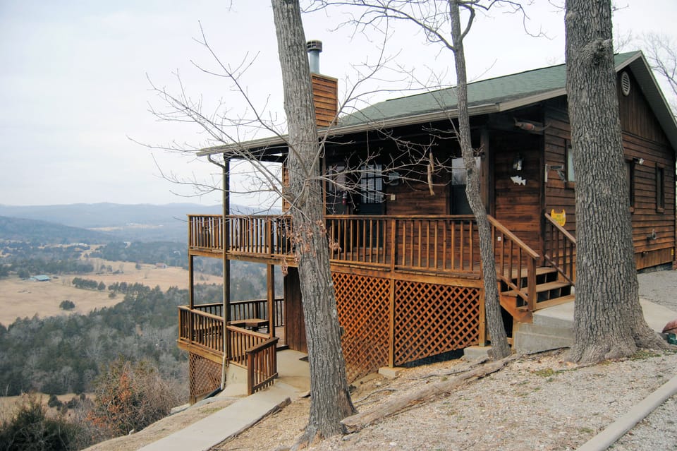 Located on bluff 450 feet over valley floor with incredible views