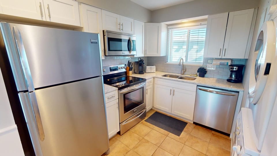 Full Kitchen w/ Stainless Steel Appliances