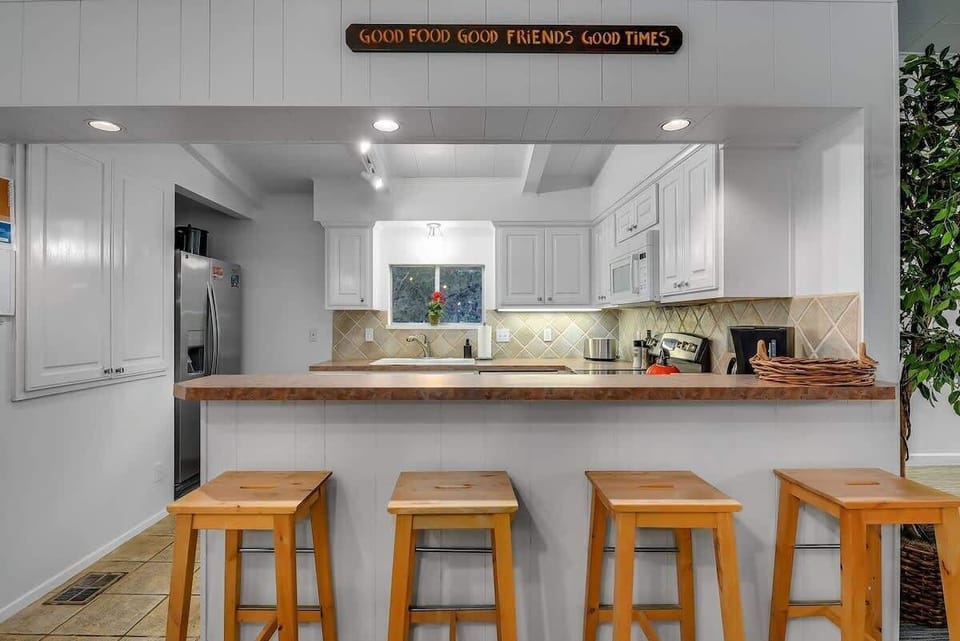 Kitchen area/Countertop