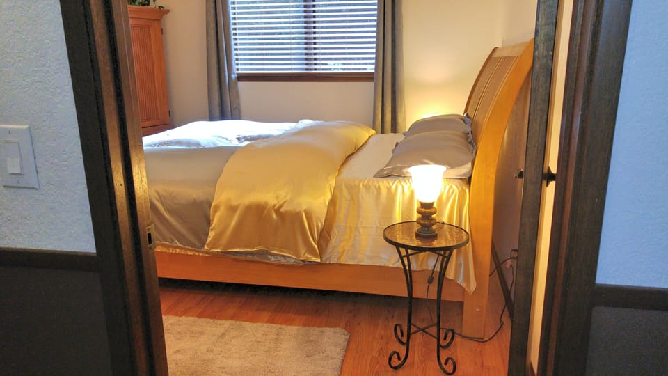 Downstairs Master Bedroom - Queen bed, walk-in closet, mirror, dresser|TV hutch