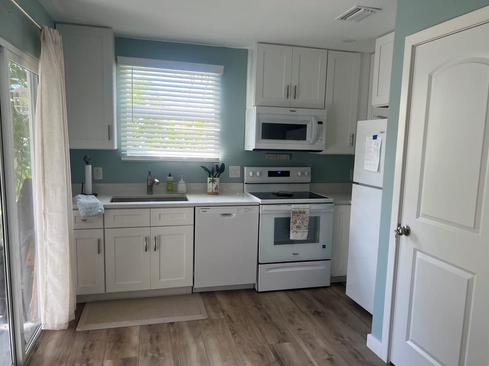 Fully equipped and totally remodeled kitchen 