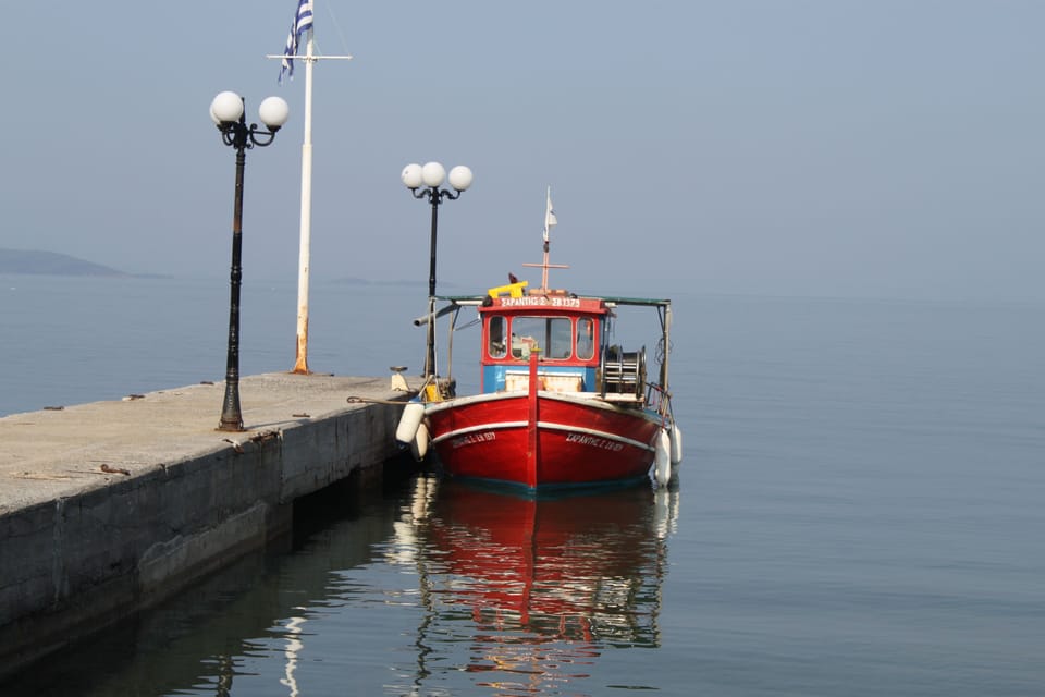 Tavernas and cafes along the Milina waterfront