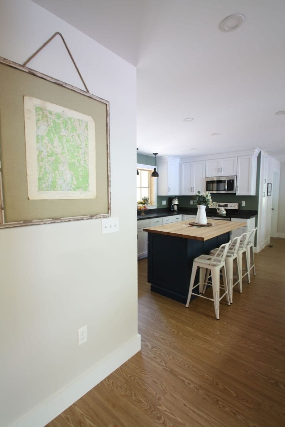 Entry hall to kitchen
