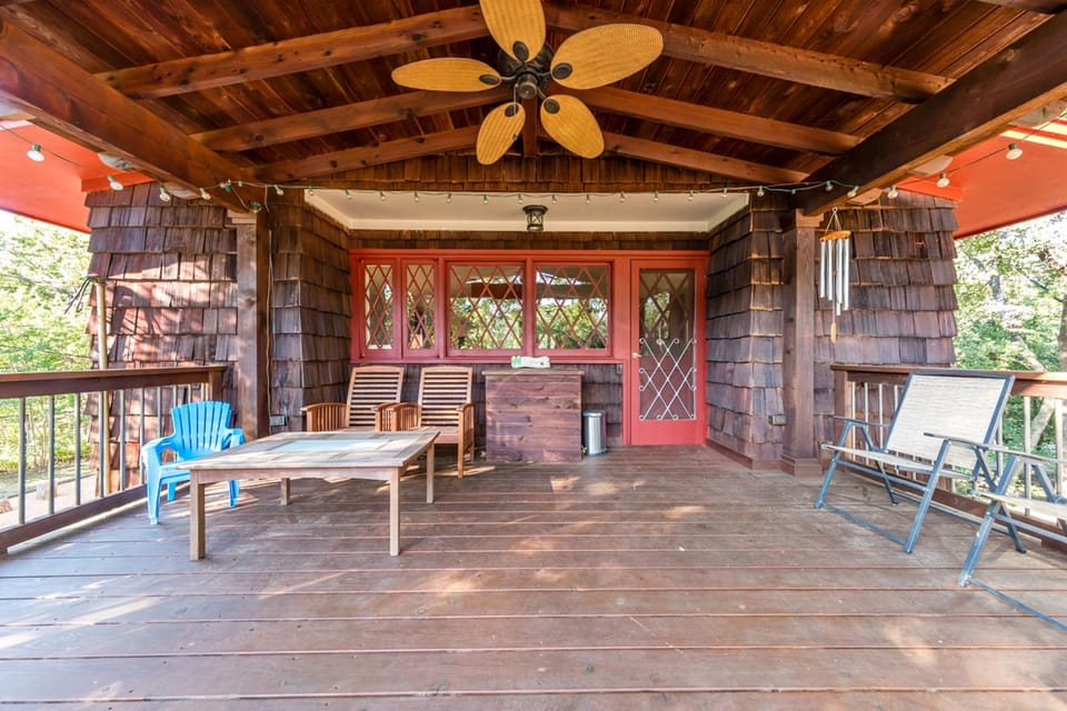 The over-sized deck allows for relaxation and coffee drinking in the morning!