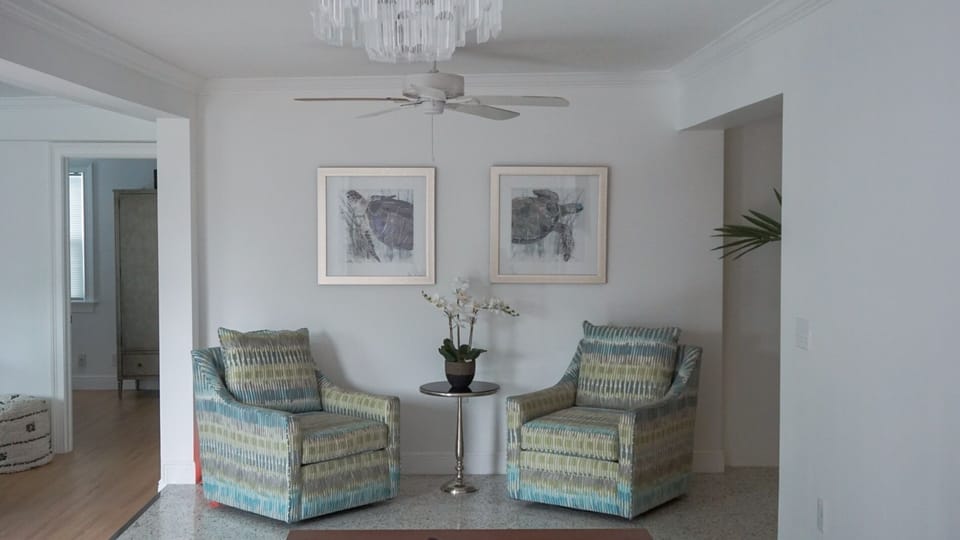 Sitting Area off Dining Rm