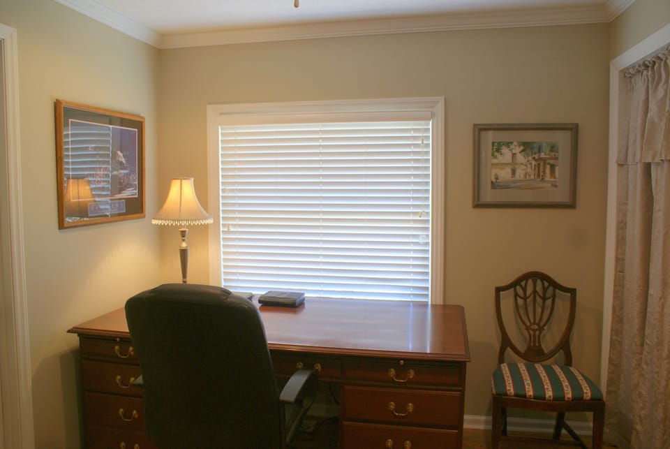 Office Area with Wi-Fi throughout!