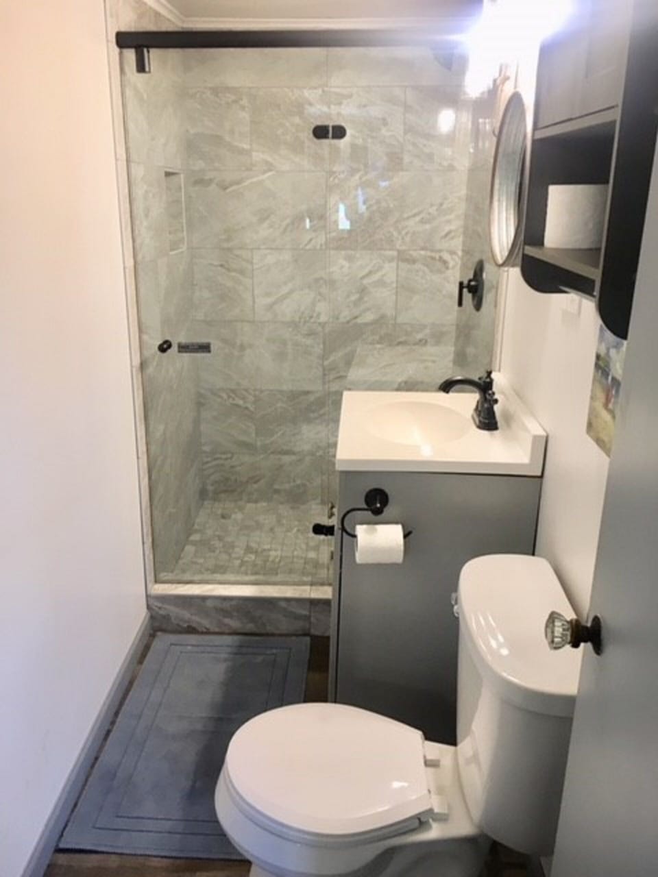 Fully updated bathroom. Glass shower door. 