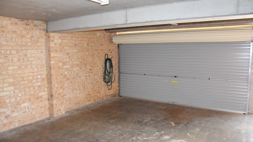 Garage.