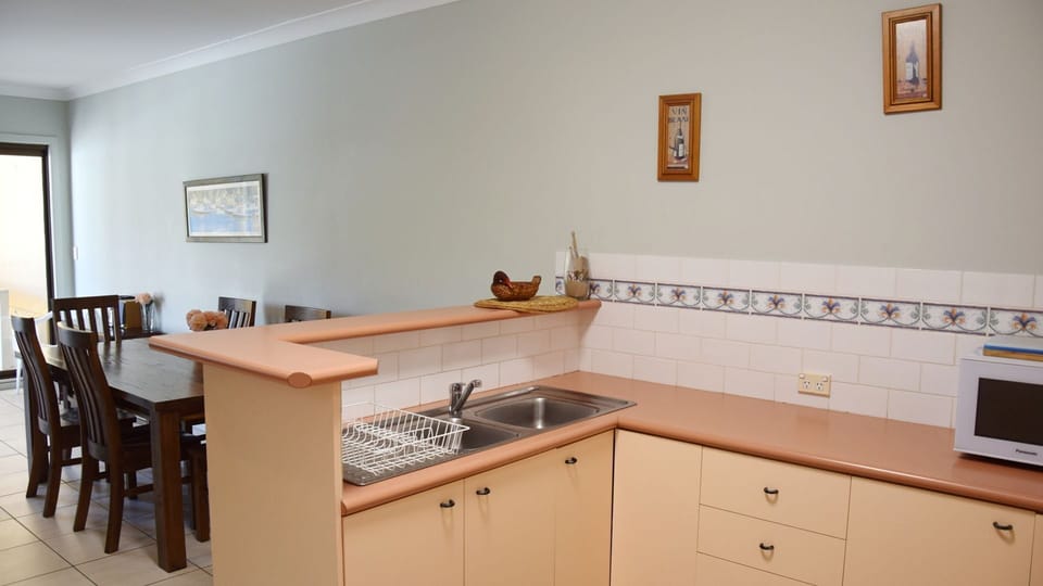 Kitchen and dining area.