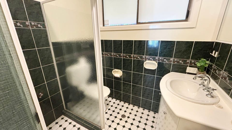 Master ensuite. 