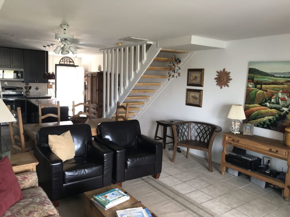 Living room With mounted flat screen television
