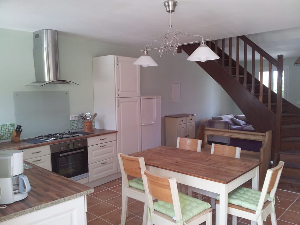 The fully equipped kitchen  & dinner 