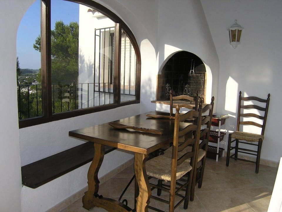 PORCH WITH BBQ