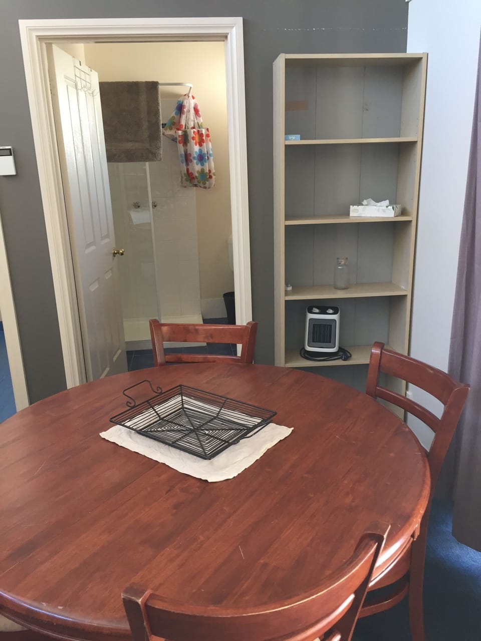 A little flower farm Baldivis Accommodation dining table