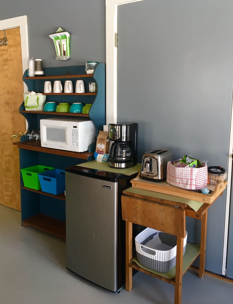 Partial kitchenette 