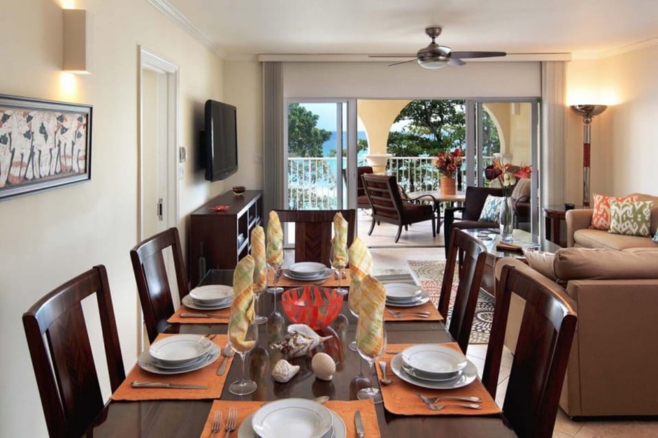 Living / dining area with cable TV, Blu-ray disc player & iPod docking station.