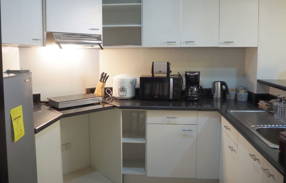 1BR Apartment in Suites de Marina Manila