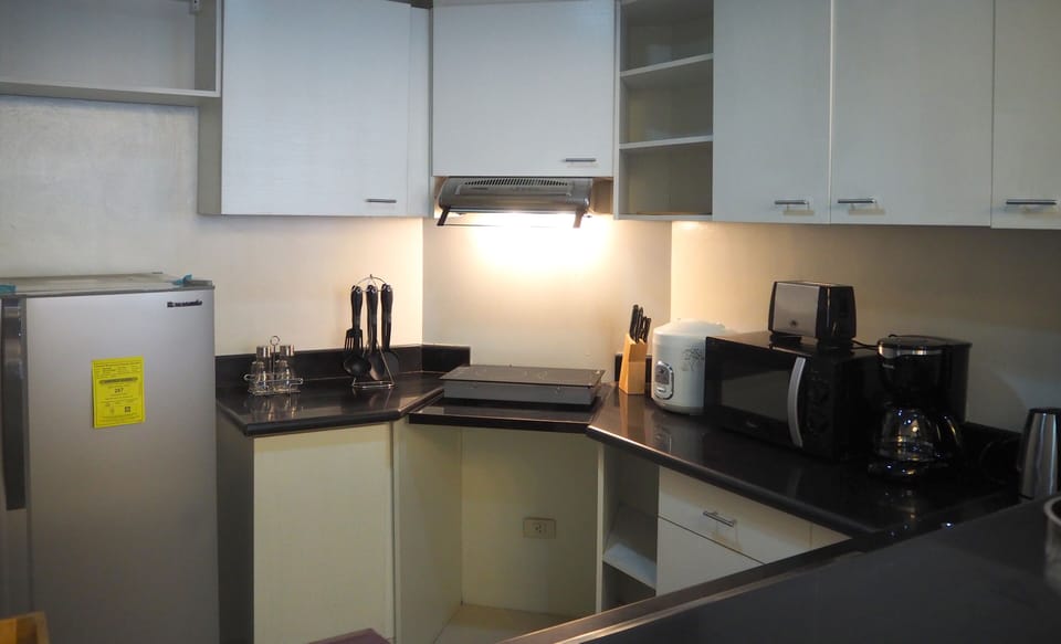 1BR Apartment in Suites de Marina Manila