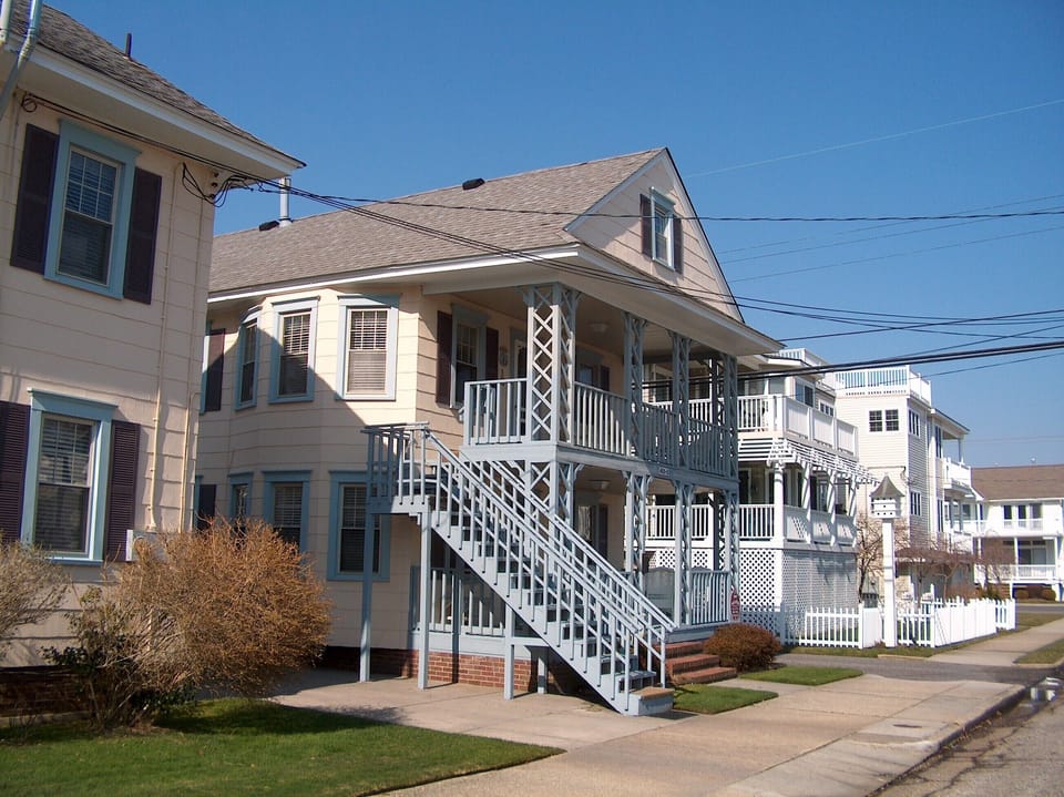 408 22nd St 2 BR 2nd fl condo cottage block to beach & boardwalk off st parking